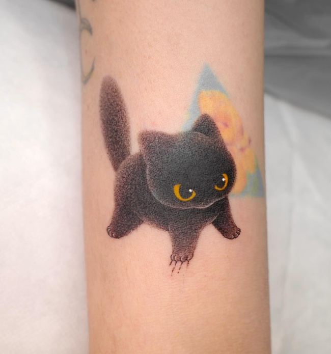 Hình xăm mèo mini ở tay Rio Tattoo Studio