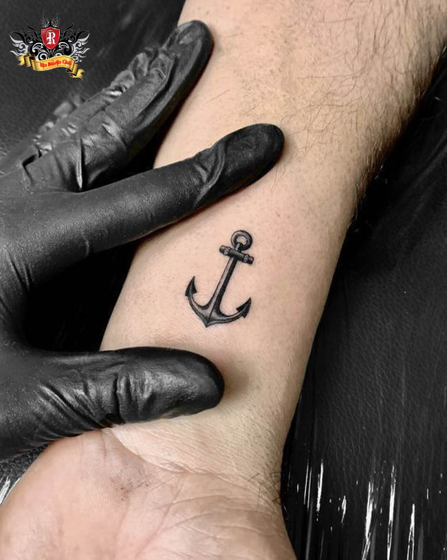 Hình xăm mỏ neo mini nhỏ gọn, tinh tế thực hiện tại Rio Tattoo Studio