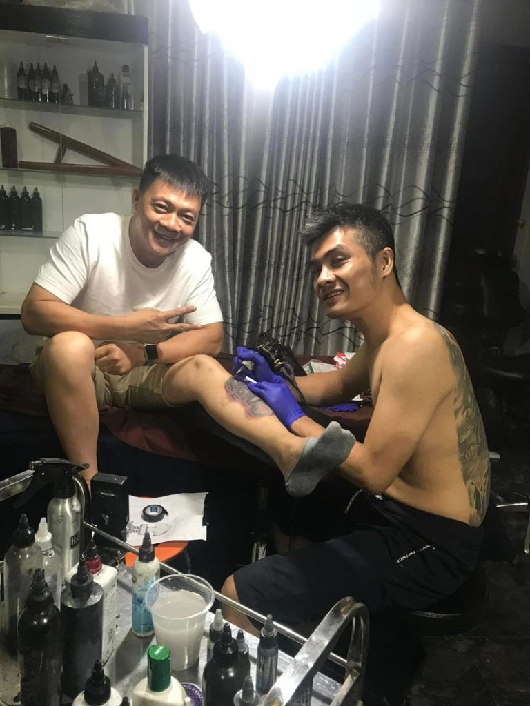 Biên tập viên VTV3 Quang Minh sửa hình xăm sau khi đã kết hợp xóa xăm làm mờ 3 lần tại Rio Tattoo Studio