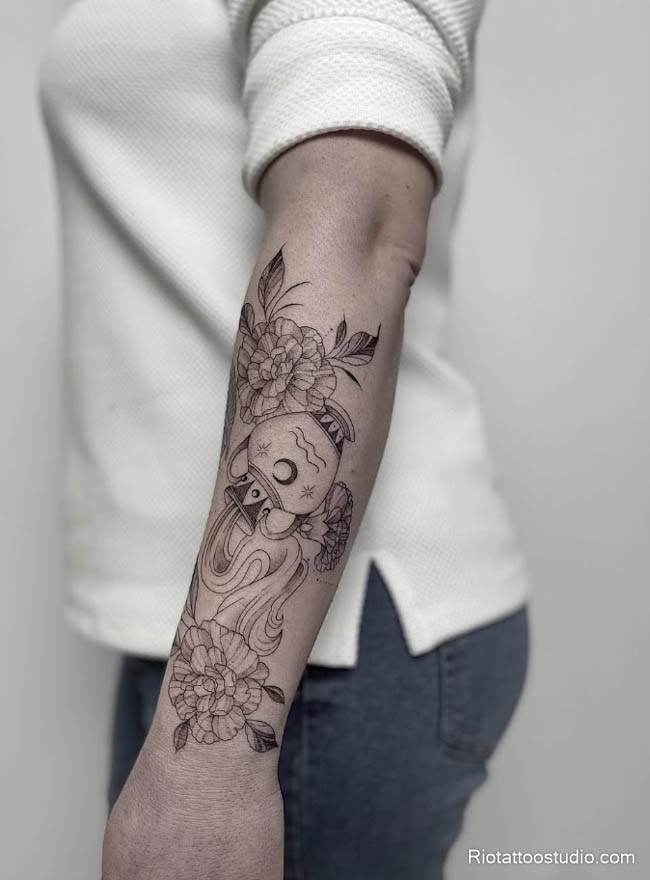 Hình xăm cung bảo bình ở cẳng tay