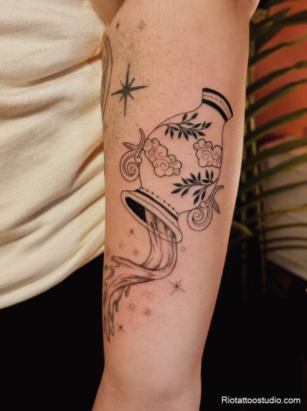 hình xăm cung Bảo Bình được thực hiện tại Rio Tattoo Studio