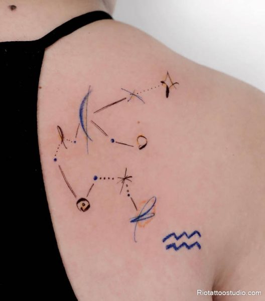 hình xăm cung Bảo Bình được thực hiện tại Rio Tattoo Studio