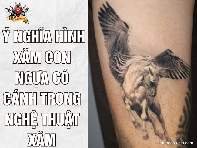 Hình xăm ngựa có cánh tựa như một vũ khúc giữa trời cao là nơi tự do không còn giới hạn, nơi những giấc mơ được chắp cánh bay xa. Đó không chỉ là Pegasus thần thoại, mà còn là biểu tượng của tâm hồn không chịu khuất phục, luôn khát khao bứt phá khỏi thực tại tầm thường để chạm tới những chân trời mới.
