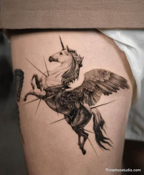 Ở nam giới, hình xăm ngựa có cánh mang phong thái chiến binh mạnh mẽ, dũng cảm và sẵn sàng vượt qua mọi thử thách.
