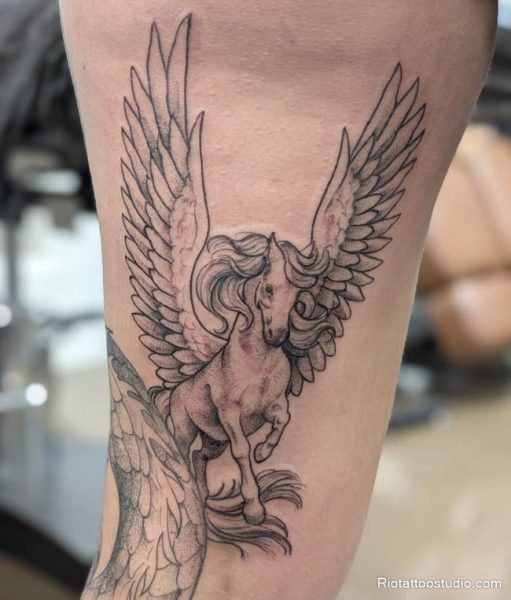 Ở nam giới, hình xăm ngựa có cánh mang phong thái chiến binh mạnh mẽ, dũng cảm và sẵn sàng vượt qua mọi thử thách.