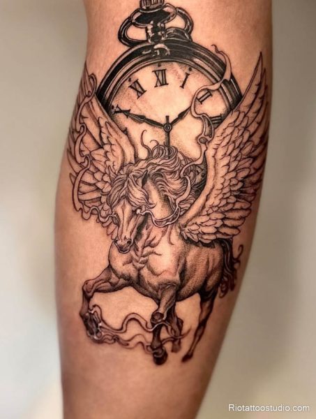 Ở nam giới, hình xăm ngựa có cánh mang phong thái chiến binh mạnh mẽ, dũng cảm và sẵn sàng vượt qua mọi thử thách.