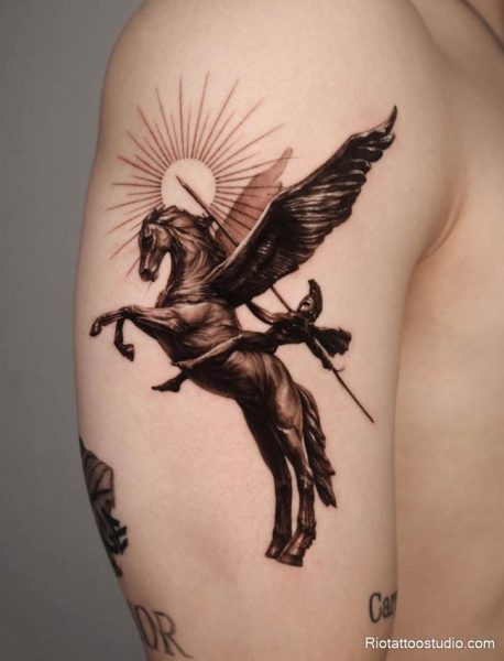 Ở nam giới, hình xăm ngựa có cánh mang phong thái chiến binh mạnh mẽ, dũng cảm và sẵn sàng vượt qua mọi thử thách.