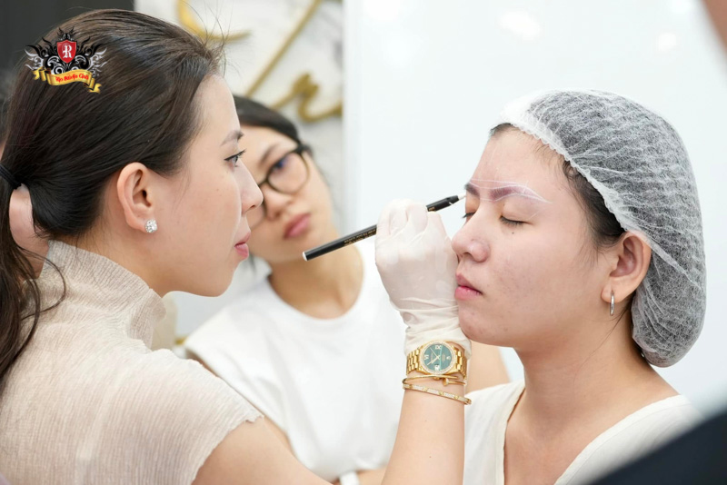 Phun mí Glamor độc quyền – Nghệ thuật kiến tạo đôi mắt cuốn hút tại Rio Tattoo Studio - Rio Tattoo Studio