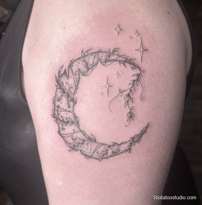 Các mẫu hình xăm trăng khuyết khác tinh tế thu hút thực hiện tại Rio Tattoo Studio