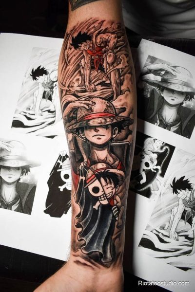Monkey D. Luffy là nhân vật chính trong câu truyện, cũng là biểu tượng sống động cho ước mơ không giới hạn, lòng dũng cảm và tinh thần không bao giờ từ bỏ. Đó cũng là lý do rất nhiều người yêu thích và mong muốn xăm hình One Piece Luffy lên cơ thể.