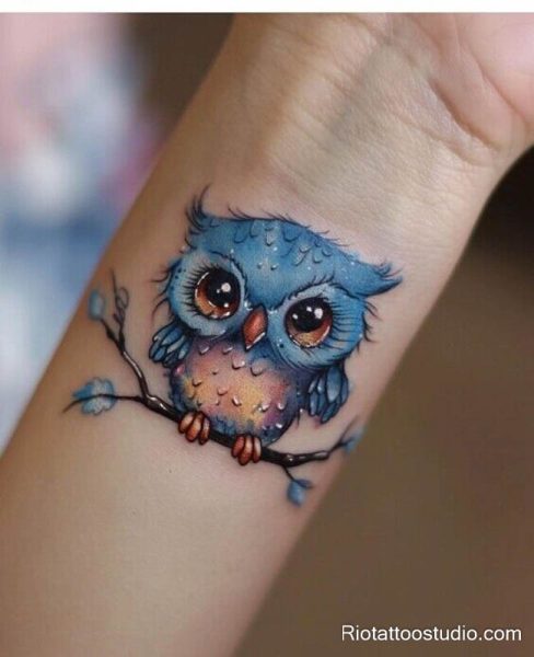 Hình xăm cú mèo mini là lựa chọn hoàn hảo cho những ai yêu thích phong cách tối giản nhưng vẫn muốn thể hiện cá tính riêng