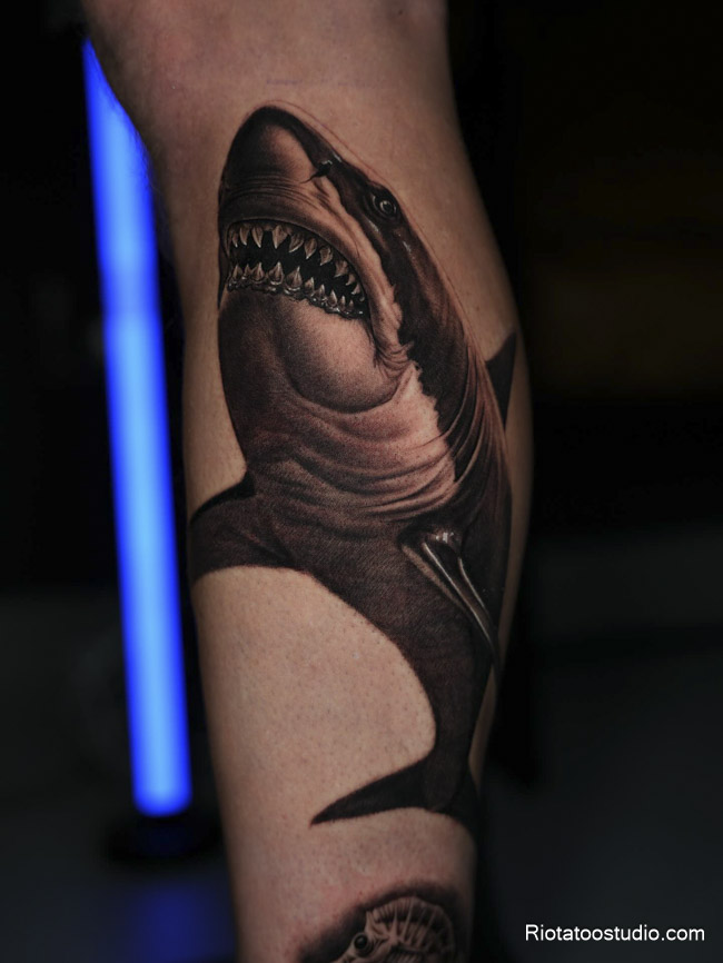 Hình xăm cá mập 3D sống động như thật tại Rio Tattoo Studio