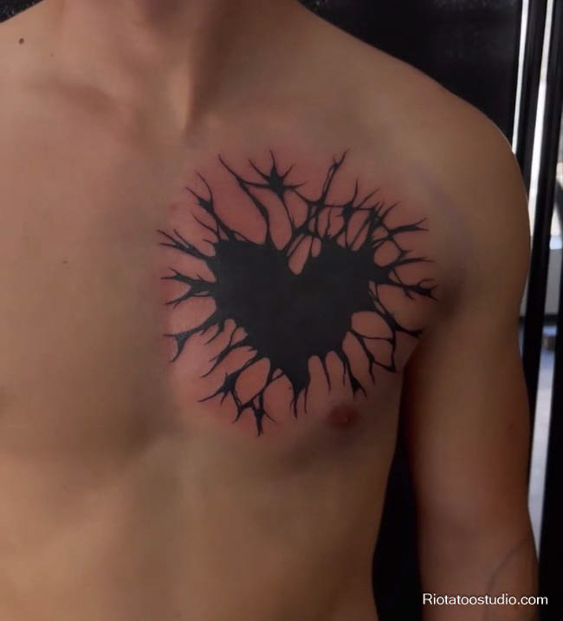 Hình xăm trái tim ở ngực dành cho nam