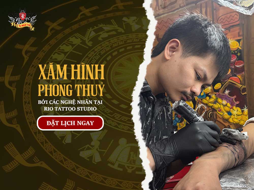 Thợ xăm tại Rio Tattoo Studio tỉ mỉ thực hiện hình xăm phong thủy giúp khách hàng thu hút năng lượng tích cực.