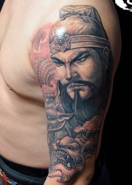 Hình xăm Quan Vũ trên tay chi tiết, khắc họa uy nghi và dũng cảm