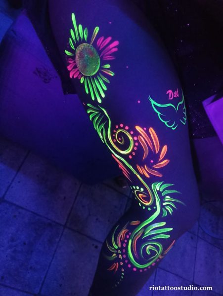 333+ Xăm Dạ Quang: Giải Mã Bí Ẩn và Hiệu Ứng Phát Sáng Độc Đáo 16 - Rio Tattoo Studio