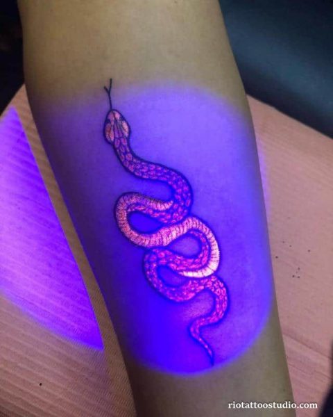 333+ Xăm Dạ Quang: Giải Mã Bí Ẩn và Hiệu Ứng Phát Sáng Độc Đáo 12 - Rio Tattoo Studio