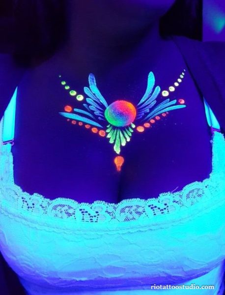 333+ Xăm Dạ Quang: Giải Mã Bí Ẩn và Hiệu Ứng Phát Sáng Độc Đáo 10 - Rio Tattoo Studio