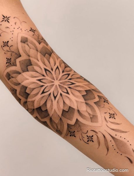 Hình xăm Mandala nữ tinh tế và mềm mại