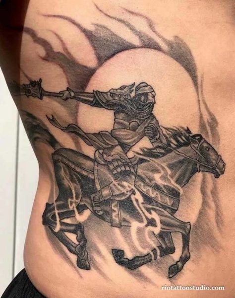 Hình xăm Quan Công cầm đao uy nghi