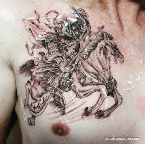 Hình xăm Quan Công cầm đao uy nghi