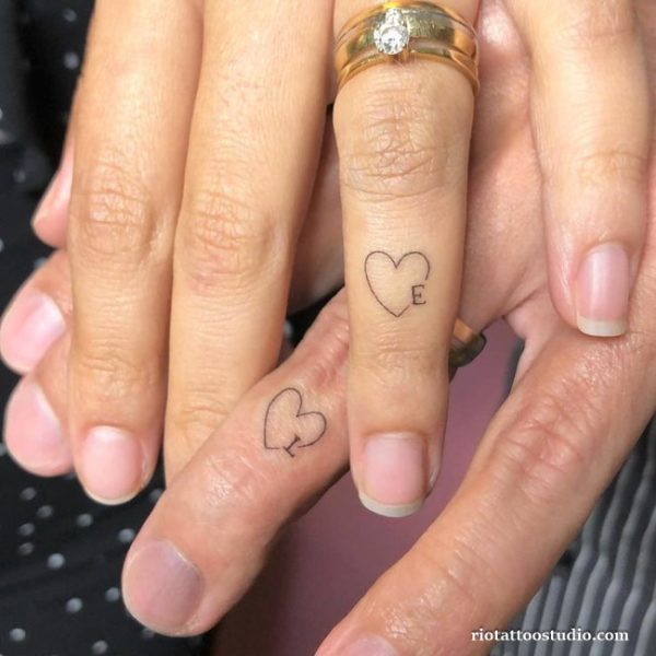 Hình xăm đôi ngón tay ý nghĩa