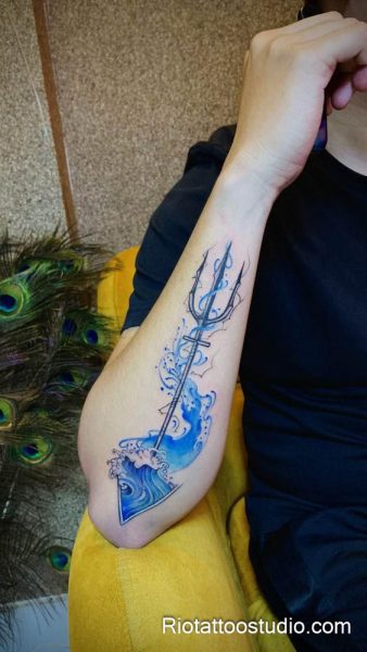 Hình xăm dòng nước nghệ thuật và phong thủy