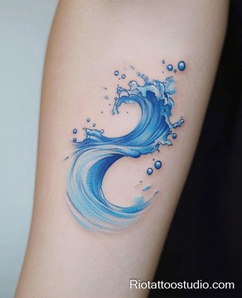 Hình xăm sóng biển phong cách hiện đại