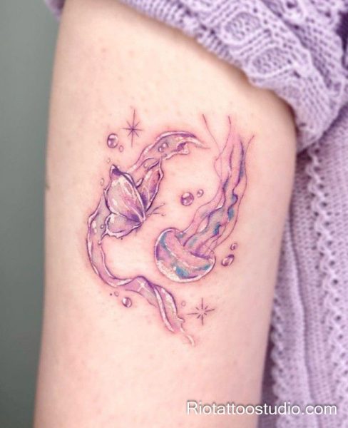 Hình xăm mệnh Thủy nữ đơn giản mà cuốn hút