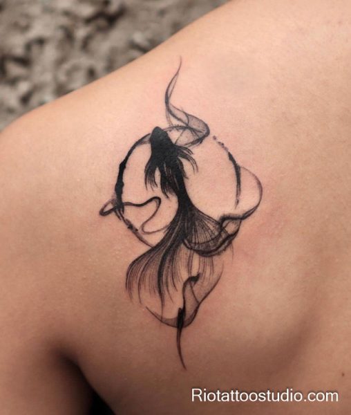 Hình xăm mệnh Thủy nữ phong cách hiện đại
