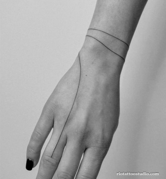 Fineline tattoos: the ultimate guide in 2026 2 - Rio Tattoo Studio