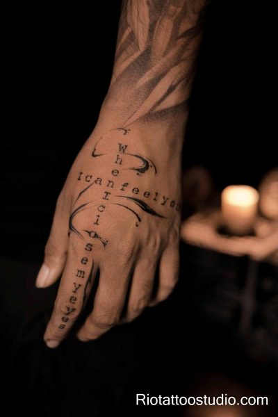 300+ Best Finger Tattoo Ideas for a Stylish Look in 2026 4 - Rio Tattoo Studio