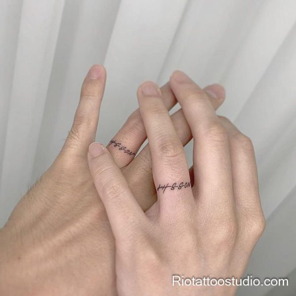 300+ Best Finger Tattoo Ideas for a Stylish Look in 2026 11 - Rio Tattoo Studio