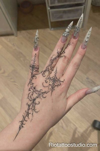 300+ Best Finger Tattoo Ideas for a Stylish Look in 2026 3 - Rio Tattoo Studio