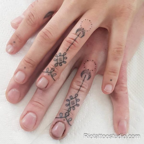 300+ Best Finger Tattoo Ideas for a Stylish Look in 2026 13 - Rio Tattoo Studio