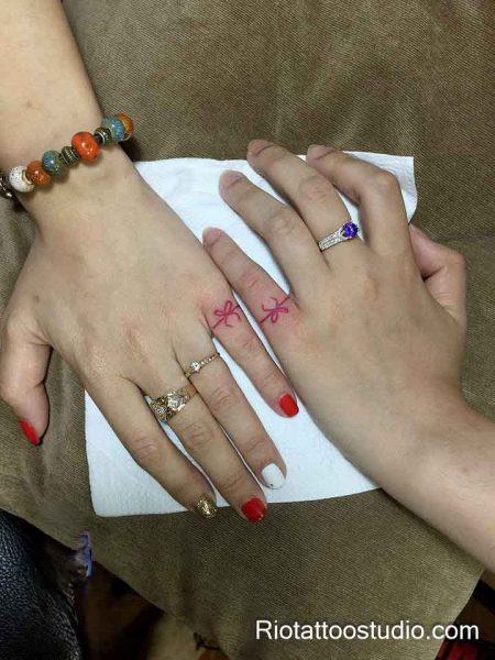 300+ Best Finger Tattoo Ideas for a Stylish Look in 2026 14 - Rio Tattoo Studio