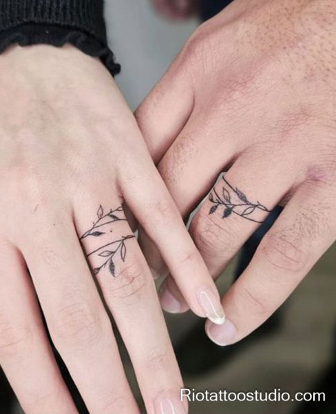 300+ Best Finger Tattoo Ideas for a Stylish Look in 2026 20 - Rio Tattoo Studio