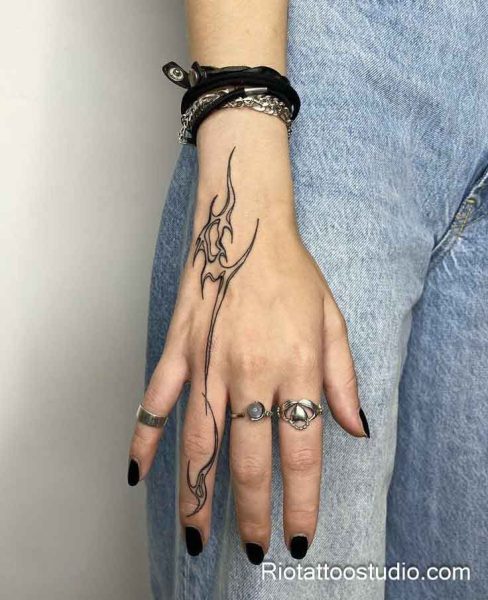 300+ Best Finger Tattoo Ideas for a Stylish Look in 2026 - Rio Tattoo Studio