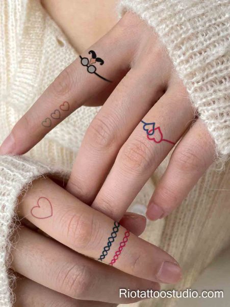 300+ Best Finger Tattoo Ideas for a Stylish Look in 2026 10 - Rio Tattoo Studio