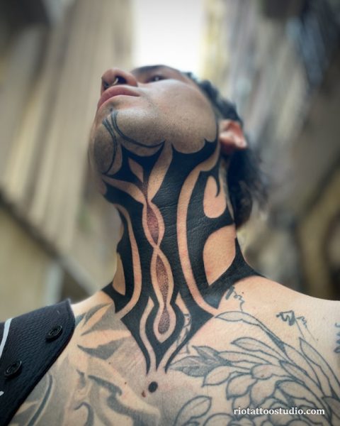 Hình xăm cổ đẹp ở cổ họng cá tính