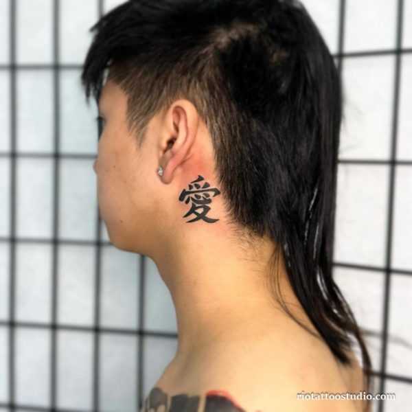 Mẫu hình xăm cổ nhỏ tinh tế