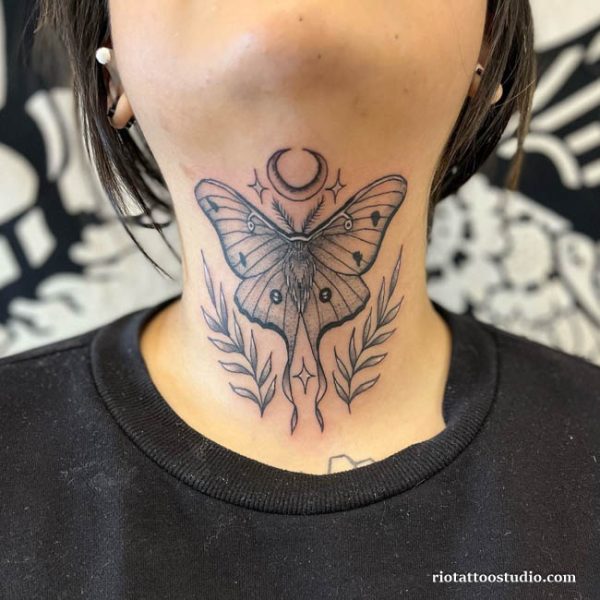 Hình xăm cổ nữ đẹp tinh tế và quyến rũ