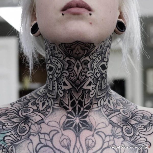 Hình xăm cổ nữ đẹp tinh tế và quyến rũ