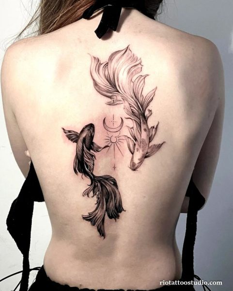 Tattoo nửa lưng phong thủy phong cách nghệ thuật