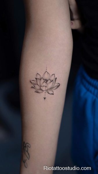 Lotus flower tattoo: best divine symbol of purity in 2026 4 - Rio Tattoo Studio