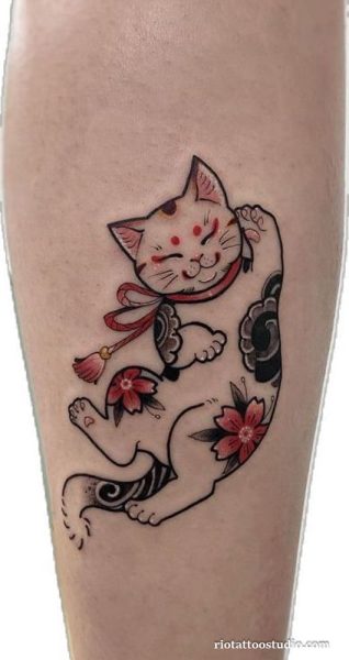 Maneki neko cat tattoo Japanese style lucky cat leg colorful, cute cat tattoo