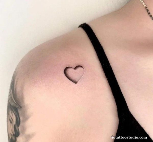 Minimal open outline heart shoulder tattoo black line, simple heart tattoo