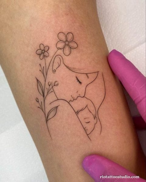 Mom and son hands intertwined forearm tattoo realistic shading, loving mom and son tattoo