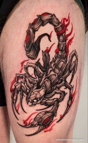 Meaning of scorpion tattoo and the delicate specialty of fineline tattoos on the shoulder.