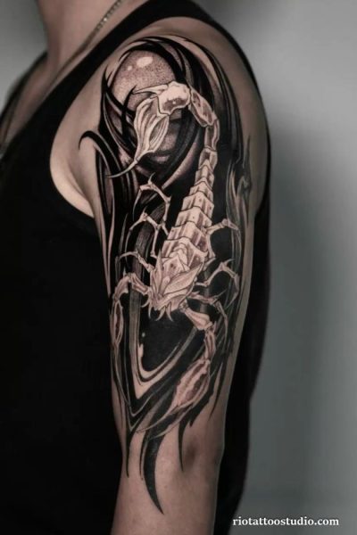 Small scorpion tattoo meaning and the delicate specialty of fineline tattoos.